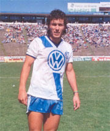 'El Búfalo' Poblete jugó para Puebla, Ángeles de Puebla, Cruz Azul y Veracruz. El chileno marcó 132 goles.
