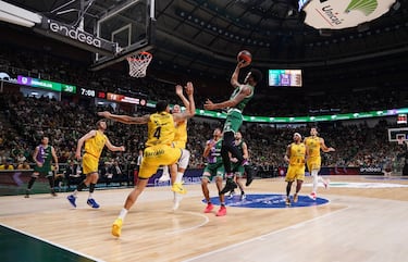 El Unicaja sufre para vencer a un enorme Gran Canaria
