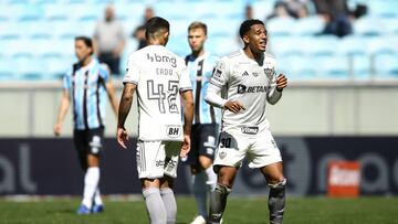 PORTO ALEGRE, BRAZIL - SEPTEMBER 1: Brahian Palacios of Atletico Mineiro celebrates after scoring the second goal of his team during the match between Gremio and Atletico Mineiro as part of Brasileirao 2024 at Arena do Gremio on September 1, 2024 in Porto Alegre, Brazil. (Photo by Pedro H. Tesch/Getty Images)