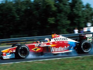 Alex Zanardi (ITA) Williams FW21 was the first retirement of the race with differential problems on the tenth lap.  Hungarian Grand Prix, Hungaroring, 15 August 1999.