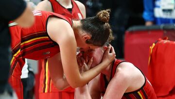 Tokyo 2020 Olympics - Basketball - Women - Quarterfinal - Japan v Belgium - Saitama Super Arena, Saitama, Japan - August 4, 2021. Emma Meesseman of Belgium and Jana Raman of Belgium look dejected after the match REUTERS/Sergio Perez