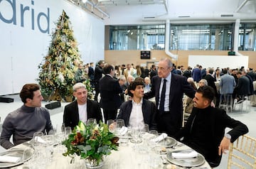 Odriozola, Valverde, Vallejo y Ceballos con Florentino Pérez.
