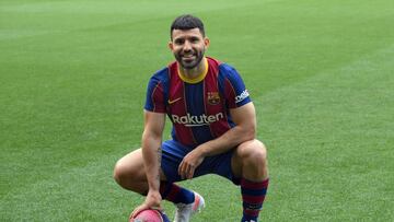 Former Manchester City's player, Argentine forward Sergio Aguero poses on the pitch of the Camp Nou stadium in Barcelona during his official presentation as new player of FC Barcelona on May 31, 2021. - Barcelona have signed Argentinian forward Sergi