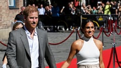 FILE PHOTO: Britain's Prince Harry and his wife Meghan, Duchess of Sussex, walk in front of the City Hall as they attend the event 'One year to go' ahead of the 2023 Invictus Games in Duesseldorf, Germany, September 6, 2022 REUTERS/Benjamin Westhoff/File Photo