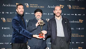 David Broncano, Ricardo Castella y Jorge Ponce reciben el premio Iris a mejor dirección de programa por "La Revuelta", durante la entrega de los Premios Iris 2024, los galardones organizados por la Academia de la Televisión, a 14 de enero de 2024, en Madrid (España)
PREMIOS;TELEVISIÓN
José Oliva / Europa Press
15/01/2025