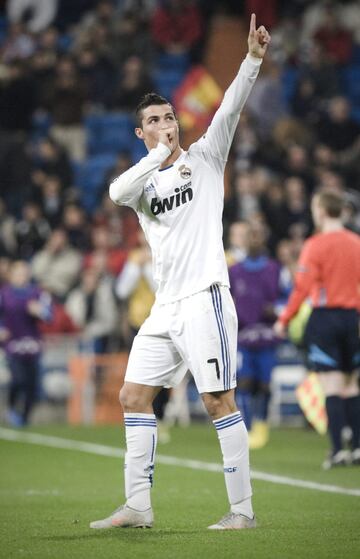 Segundo gol de Real Madrid durante el encuentro correspondiente a la sexta jornada de la primera fase de la Liga de Campeones frente al Auxerre el 8 de diciembre del 2010. 