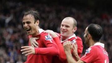Tres goles de Berbatov dan al Manchester el duelo contra el Liverpool