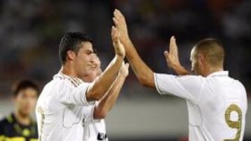 <b>TRIDENTE DE ORO.  </b>Özil, Cristiano y Benzema fabricaron el tercer gol de los blancos. El francés, que materializó la triangulación, agradeció la jugada a sus compañeros.
