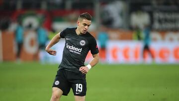 Rafael Santos Borré en partido del Eintracht Frankfurt.