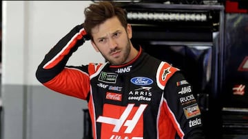 El piloto mexicano le reclamó al piloto Michael McDowell por una acción en la pista y la conversación terminó mal.