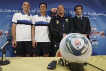 En el Inter de Milán, jugadores de mucho peso en el vestuario como Materazzi o Zanetti tuvieron varios encontronazos con él, además de protagonizar algún roce  con Milito y Cambiasso. 