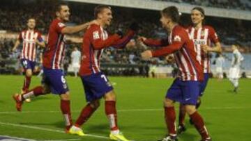 Griezmann celebra el 0-1 con sus compa&ntilde;eros.