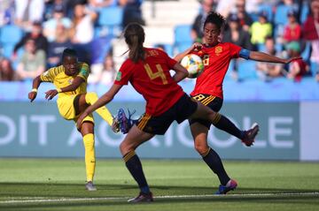 Disparo del  gol 0-1 de Thembi Kgatlana 