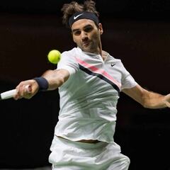 Federer, a una victoria de quitarle el número uno a Nadal