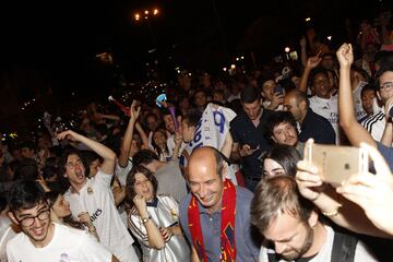 03/06//17  CELEBRACION EN LA PLAZA DE LA CIBELES
FINAL DE CHAMPIONS LEAGUE
REAL MADRID - JUVENTUS
CAMPEON ALEGRIA CELEBRACION AFICIONADOS SEGUIDORES