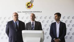 Carlos del Campo (LaLiga), Luis Rubiales (RFEF) y David Aganzo (AFE) en una comparecencia conjunta de la temporada pasada.