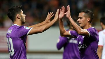 Asensio celebra un gol junto a Lucas V&aacute;zquez. 