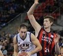 El MVP Tibor Pleiss vuela por encima del UCAM Murcia