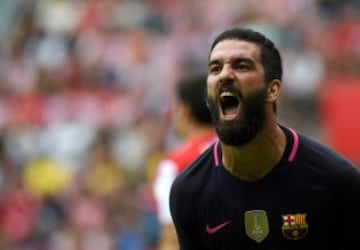 Football Soccer - Sporting Gijon v Barcelona - Spanish La Liga Santander - El Molinon stadium, Gijon, Spain- 24/09/16. Barcelona's Arda Turan celebrates his goal. REUTERS/Eloy Alonso