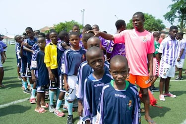 La marca Real Valladolid vuelve a Guinea de la mano de Benjamín