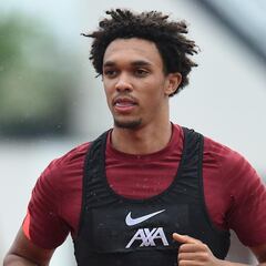 Alexander-Arnold on the chase for Premier glory at packed Anfield