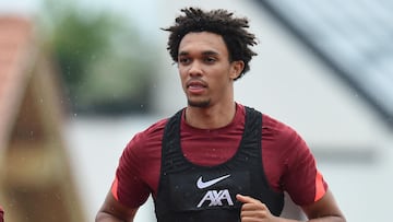Alexander-Arnold on the chase for Premier glory at packed Anfield