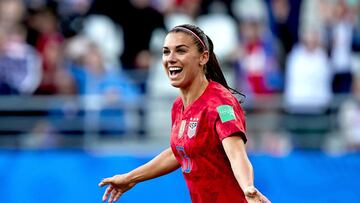 En cada partido, Alex Morgan siempre utiliza una cinta rosa en el pelo, pero hay un detalle muy emotivo detr&aacute;s de esta acci&oacute;n. Aqu&iacute; te contamos.