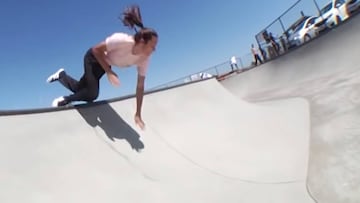 Nora Vasconcellos cayéndose en el skatepark durante la grabación de su parte en 'Seance' de Welcome.