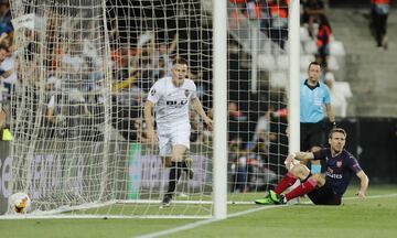 1-0. Kevin Gameiro celebr¨® el primer gol.