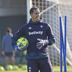 "No está siendo fácil digerir algunas cosas, pero lucharé y quiero cumplir mi contrato"