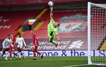 En 2018 Bernd Leno se marcha de Alemania para recalar en el Arsenal. 25 millones de euros pagaron los ‘gunners’ al Bayer Leverkusen por el germano. Su rendimiento fue de más a menos, y tras cuatro temporadas fichó por uno de los vecinos de la ciudad, el Fullham.