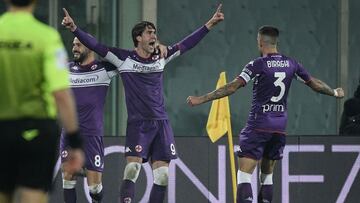 Dusan Valhovic, jugador de la Fiorentina, celebra un gol.