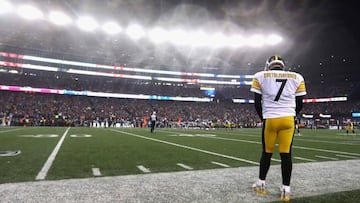 FOXBORO, MA - JANUARY 22: Ben Roethlisberger #7 of the Pittsburgh Steelers looks on from the sideline during the second half against the New England Patriots in the AFC Championship Game at Gillette Stadium on January 22, 2017 in Foxboro, Massachusetts. Al Bello/Getty Images/AFP / AFP PHOTO / GETTY IMAGES NORTH AMERICA / AL BELLO