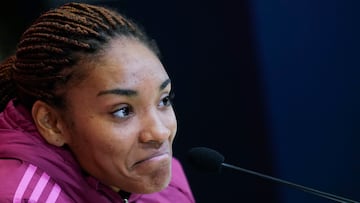 LAS ROZAS (CA MADRID), 03/04/2024.- La delantera de la selección española de fútbol Salma Paralluelo, durante la rueda de prensa ofrecida ese miércoles en la Ciudad Deportiva de Las Rozas,con motivo del partido clasificatorio para la Eurocopa que disputarán el próximo día 5 de Abril ante Bélgica. EFE/ Borja Sanchez-trillo