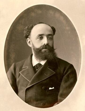 Julio Amodio, director de «El Nuevo Fígaro», revista de arte, literatura y deportes. Aunque prácticamente se limitaban al ciclismo. Es la figura más misteriosa y la más desconocida. Era Marqués pontificio de Amodio de Moya.