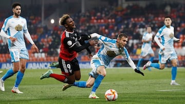 Lugo y Mirand&eacute;s, en el reciente partido de Copa en el Anxo Carro.