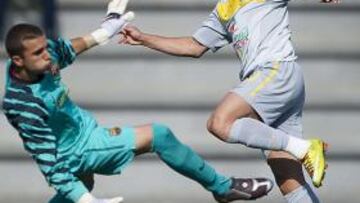 <b>VICTORIA FÁCIL. </b>Momento en el que Pato consigue el segundo tanto brasileño ante el meta del filial Masip. En el partido, seguido por Guardiola, también se pudieron ver detalles de calidad del azulgrana Dani Alves.