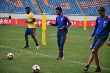 Después de la rueda de prensa en la que estuvieron José Pékerman, Carlos Bacca y Giovanni Moreno, el equipo nacional hizo su única práctica antes del partido ante China.