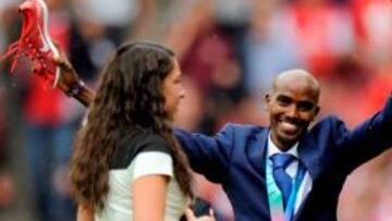 HOMENAJEADO. El Arsenal homenajeó a Farah en los prolegómenos del Arsenal-Swansea.