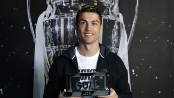 Cristiano Ronaldo, con el premio Goal 50 al mejor jugador de la temporada 2016-2017.