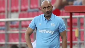 Abelardo, entrenador del Alavés.