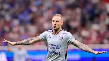 Carlos Rotondi celebrate this goal 1-2 of Cruz Azul during the 7th round match between Guadalajara and Cruz Azul as part of the Liga BBVA MX, Torneo Apertura 2025 at Akron Stadium, on August 30, 2025 in Guadalajara, Jalisco, Mexico.