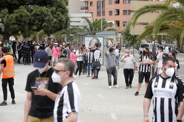 El público regresa a los estadios en las zonas donde la incidencia acumulada lo permite. Así ha sido la esperada vuelta en el partido de Segunda División entre el Castellón y la Ponferradina.