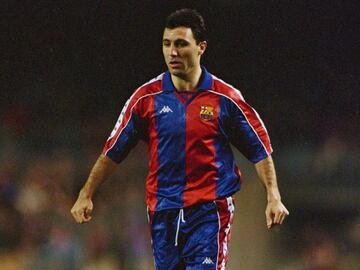 Exfutbolista, atacante, que participó en 149 partidos oficiales con el Barcelona. En los últimos años de su carrera jugó en la MLS con el Chicago Fire y el DC United.