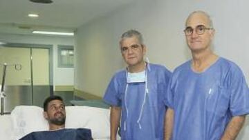 <b>ÉXITO. </b>Javi Márquez fue intervenido de su fractura de tobillo por los doctores De Prado y Ripoll.