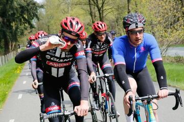 Tom Dumoulin, durante el entrenamiento de este miércoles por tierras neerlandesas.