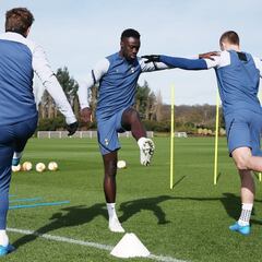 Football Insider: Tottenham pone en venta a Davinson Sánchez