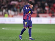 Barcelona's Swedish forward #19 Roony Bardghji reacts after losing during the Spanish league football match between Girona FC and FC Barcelona at Montilivi Stadium in Girona on February 16, 2026. (Photo by Josep LAGO / AFP)