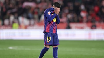 Barcelona's Swedish forward #19 Roony Bardghji reacts after losing during the Spanish league football match between Girona FC and FC Barcelona at Montilivi Stadium in Girona on February 16, 2026. (Photo by Josep LAGO / AFP)