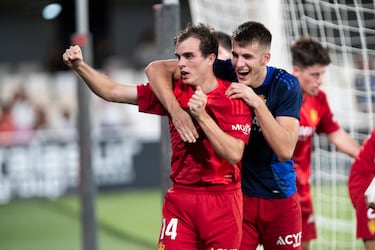 El centrocampista fue el que puso la guinda a la insistencia zaragocista. Francho llegó a la frontal y el pase de Luna le permite conectar un disparo cruzado imposible para Pablo Campos.